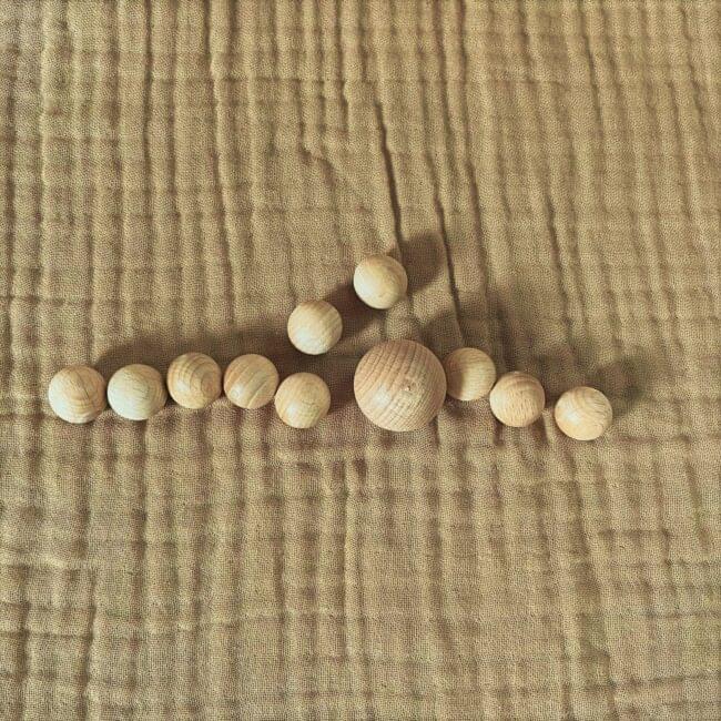 Lot de Billes en Bois avec Pochon – Image 2